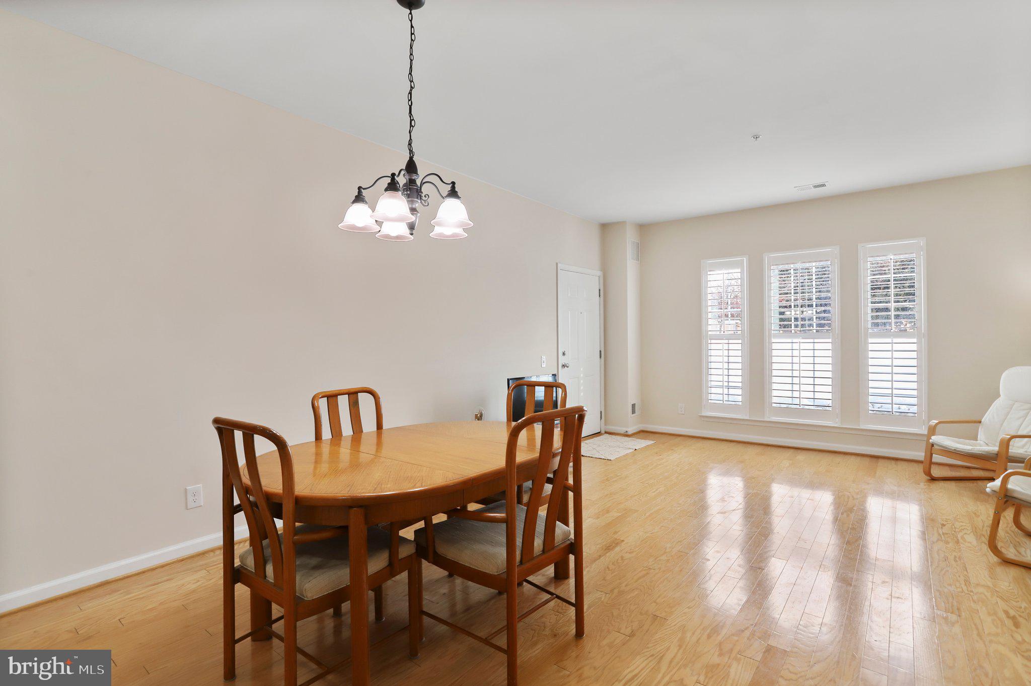 42827 Burrell SQUARE