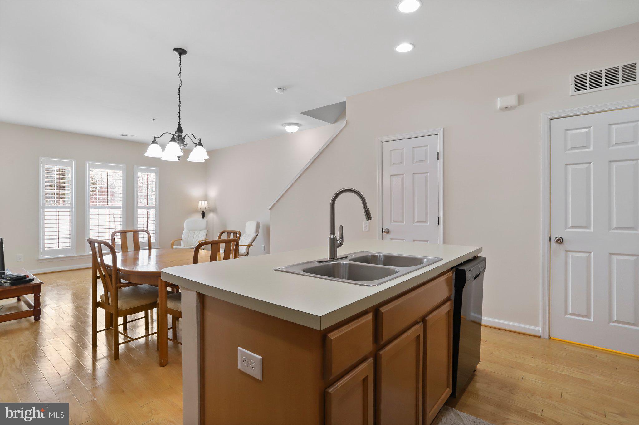 42827 Burrell SQUARE