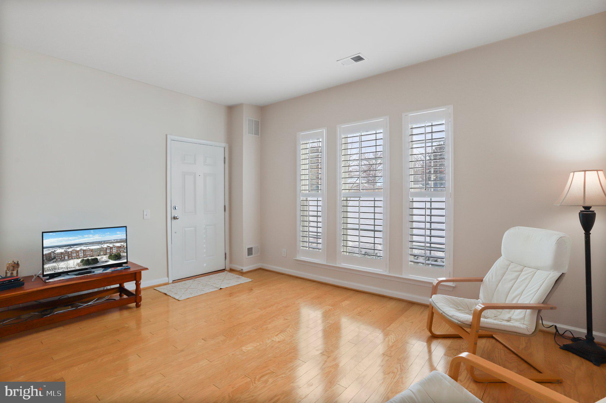 42827 Burrell SQUARE