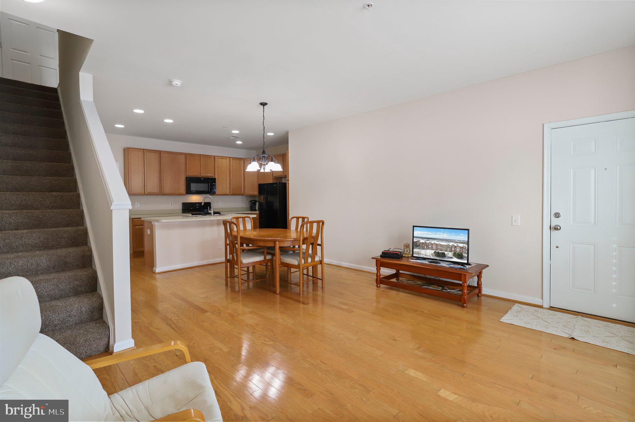 42827 Burrell SQUARE