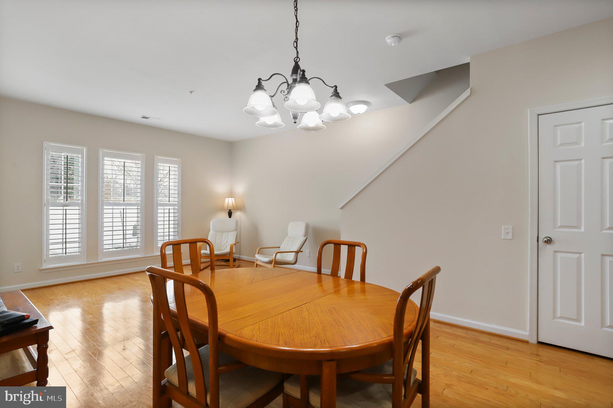 42827 Burrell SQUARE
