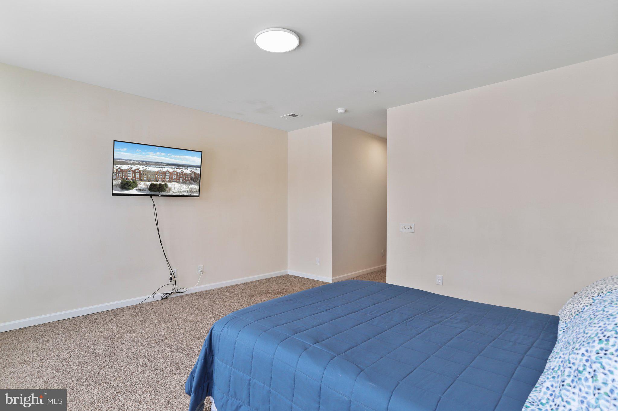 42827 Burrell SQUARE