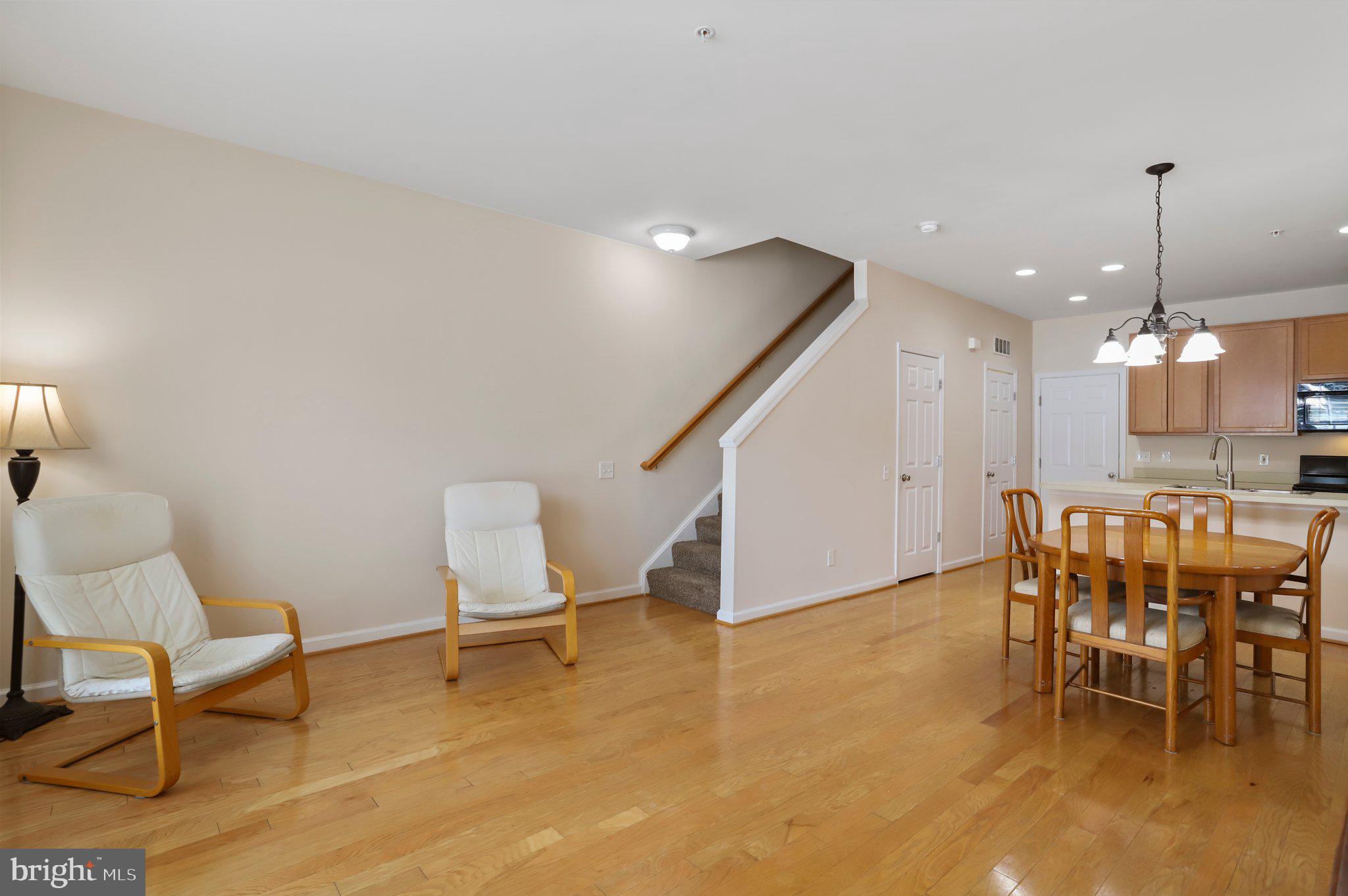 42827 Burrell SQUARE
