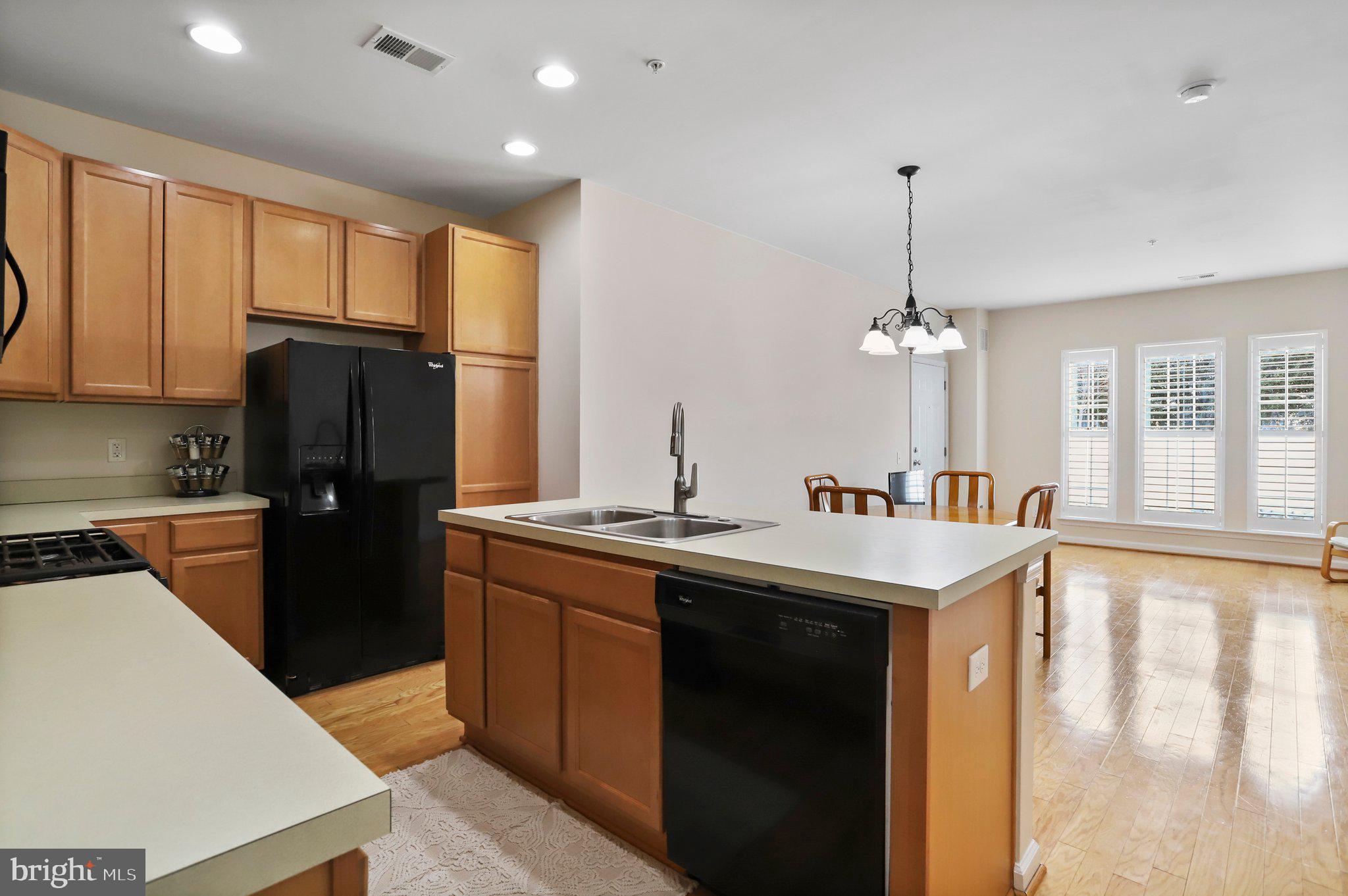 42827 Burrell SQUARE