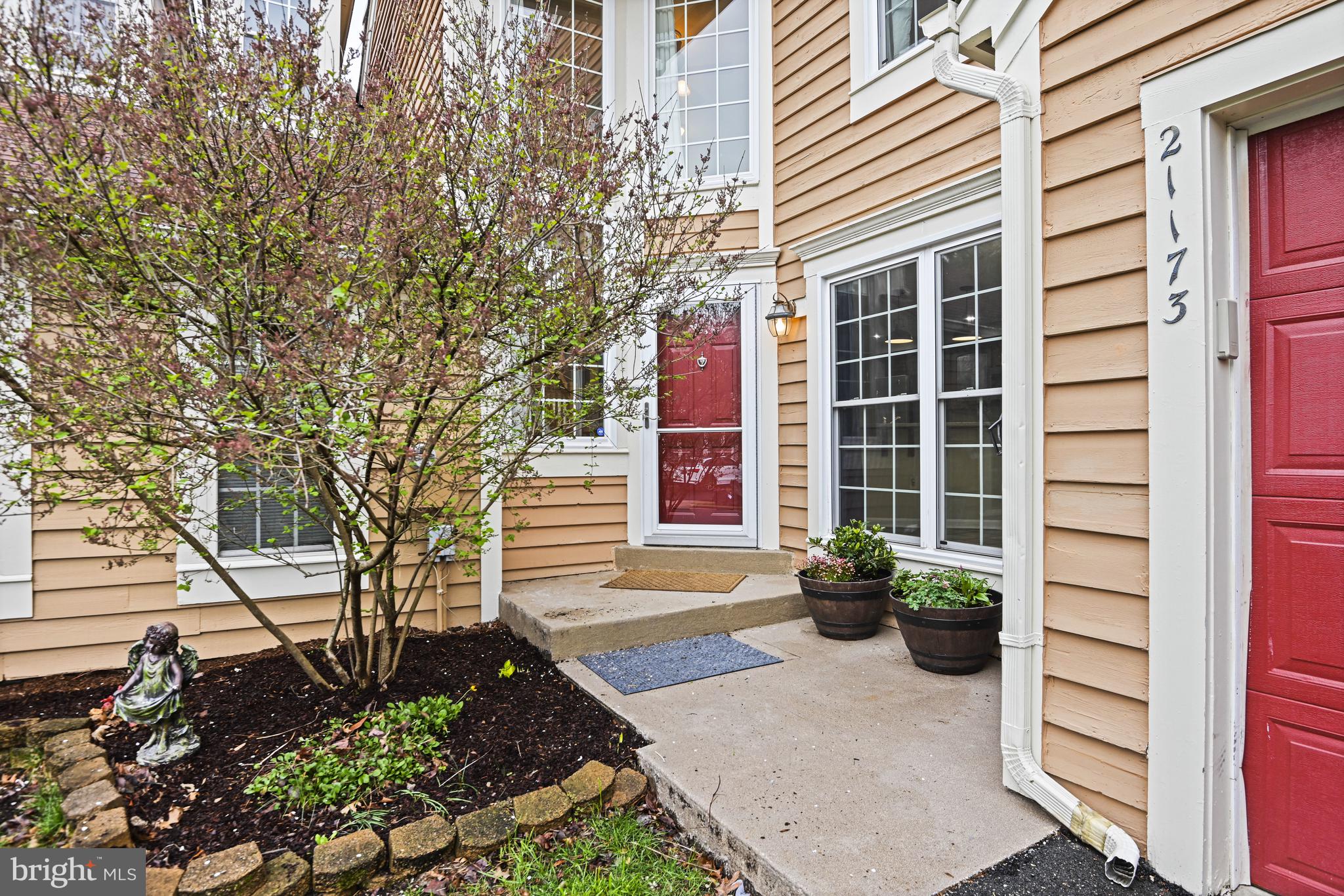 21173 Wildflower Sq
