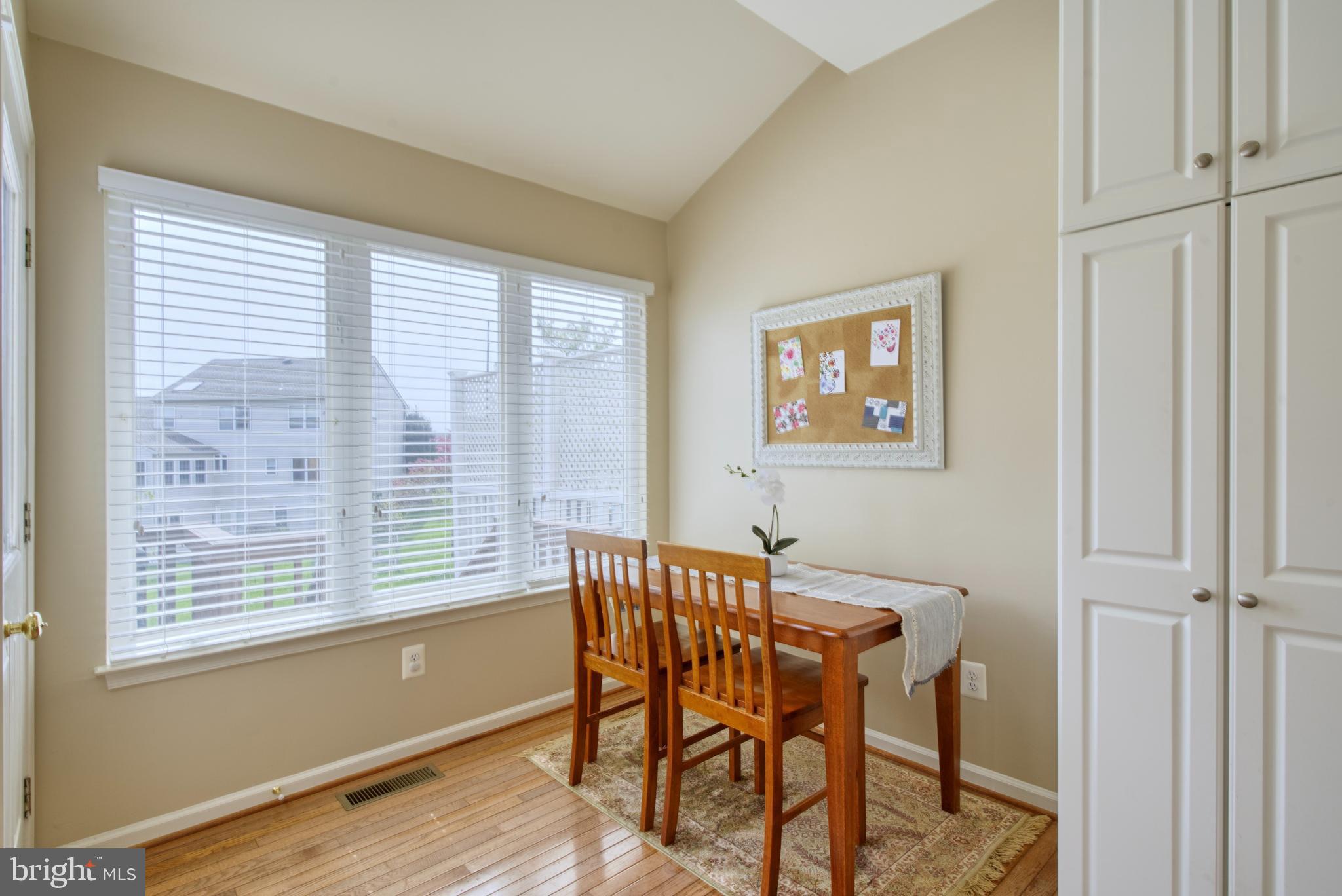 43871 Sandburg Sq