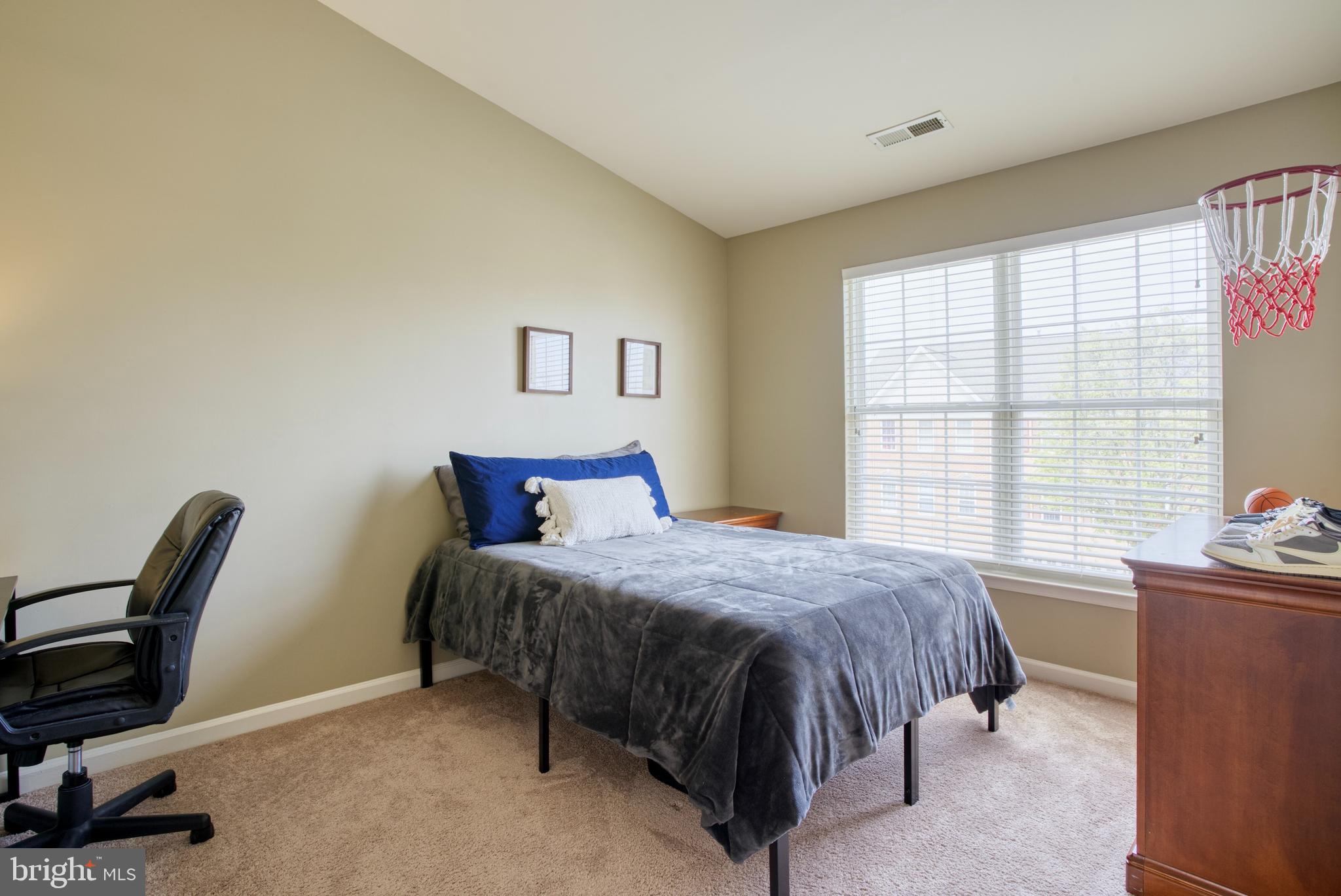43871 Sandburg Sq