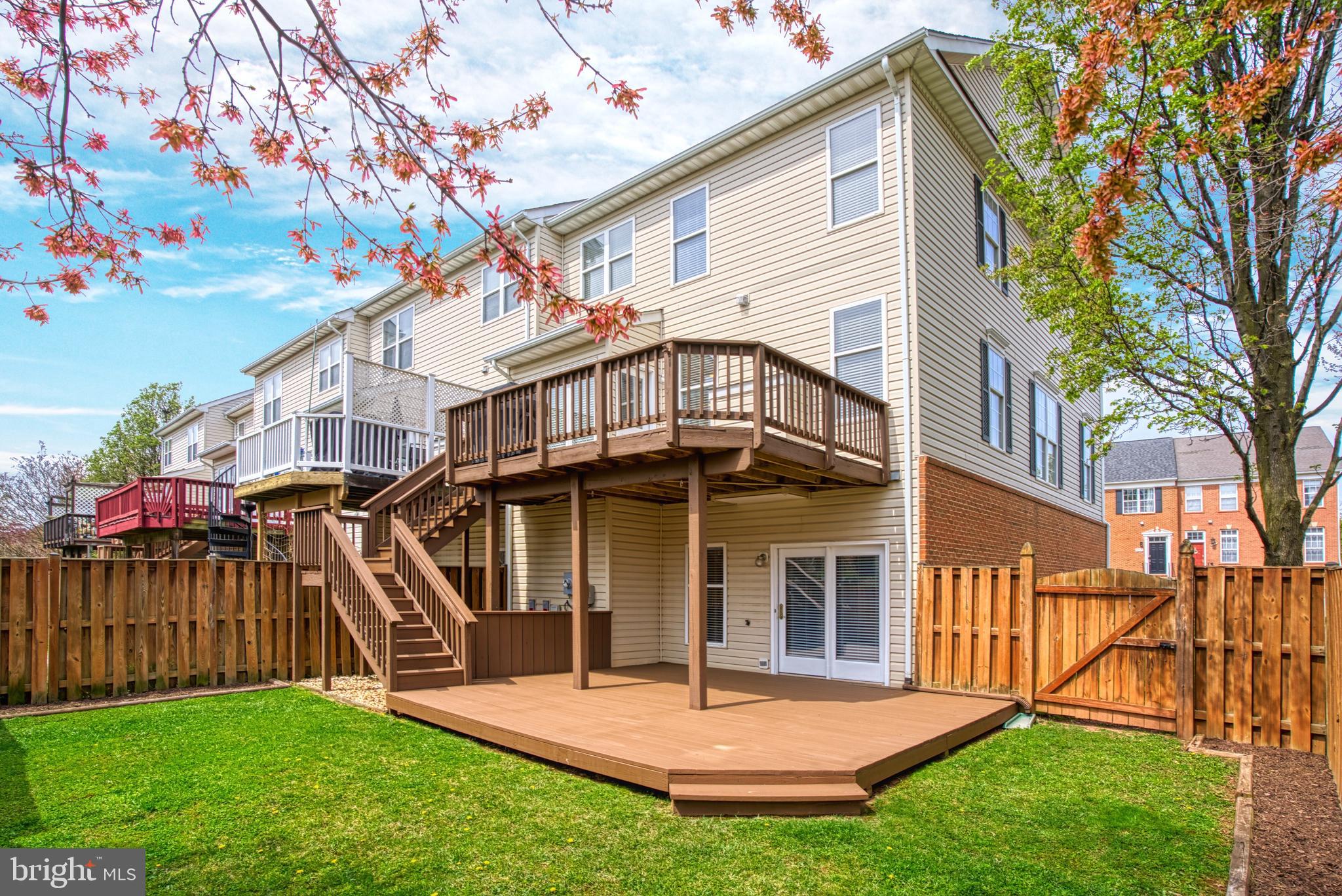 43871 Sandburg Sq