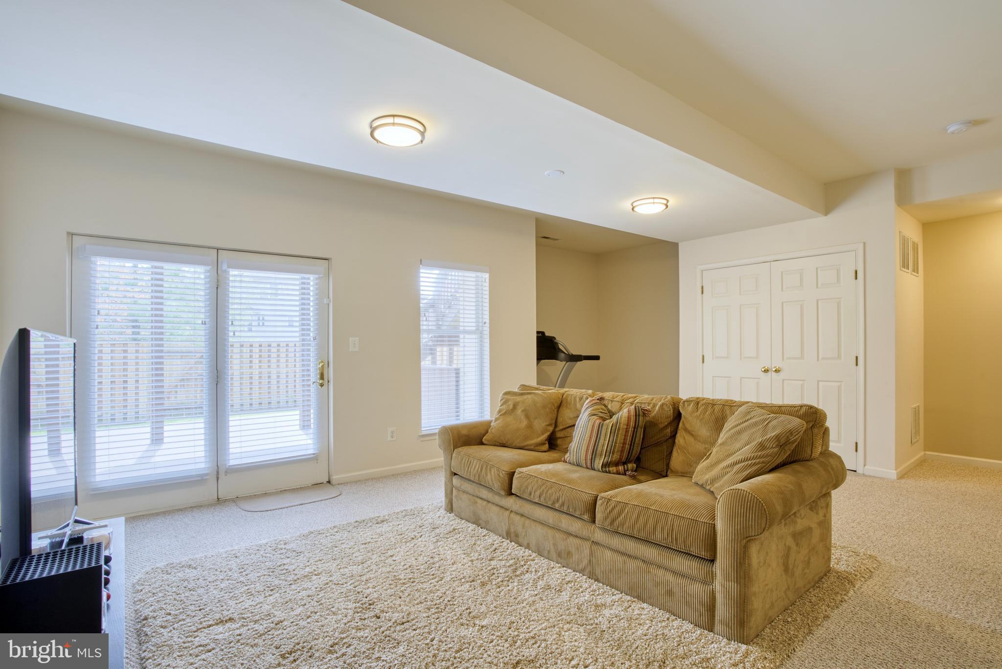 43871 Sandburg Sq