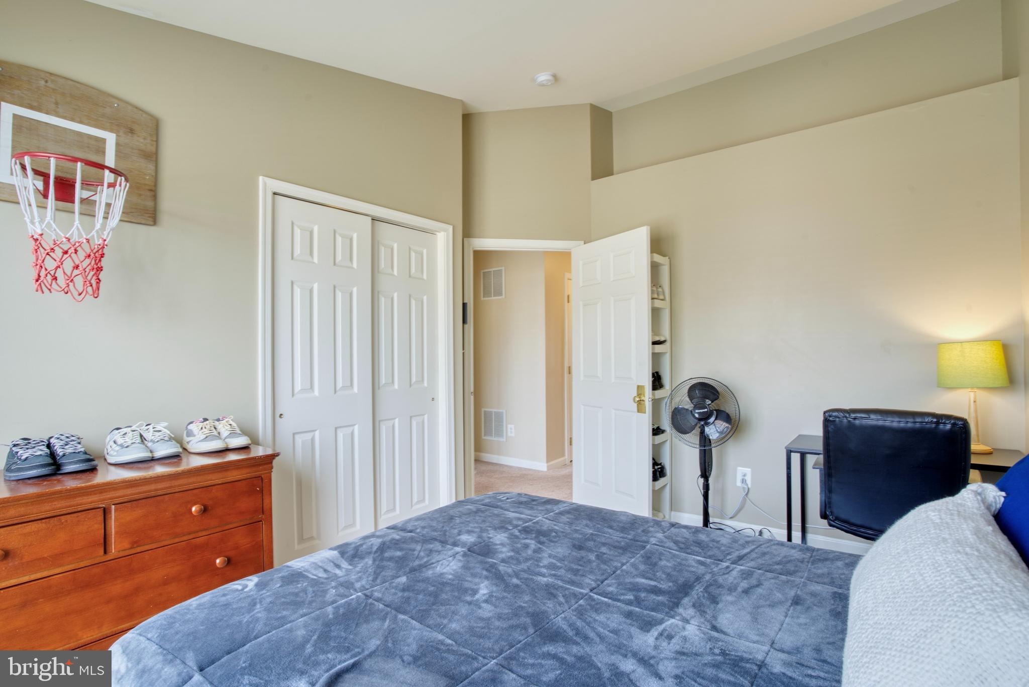43871 Sandburg Sq