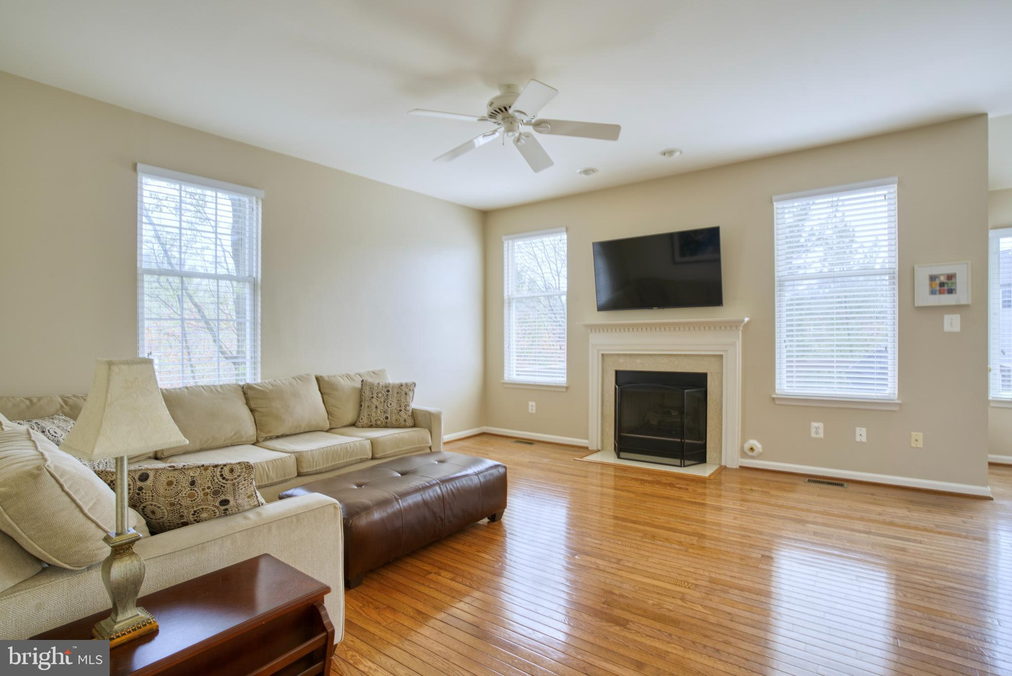 43871 Sandburg Sq