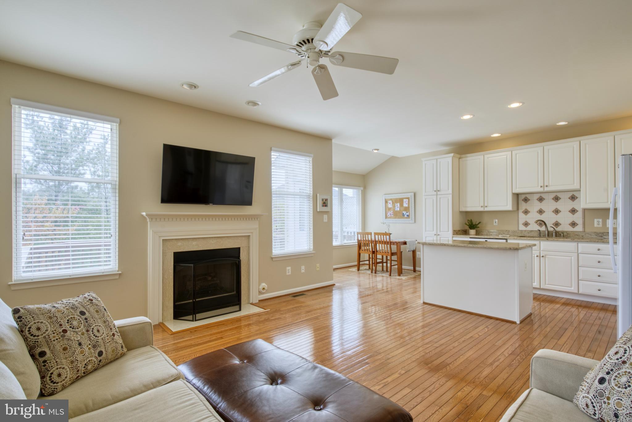 43871 Sandburg Sq