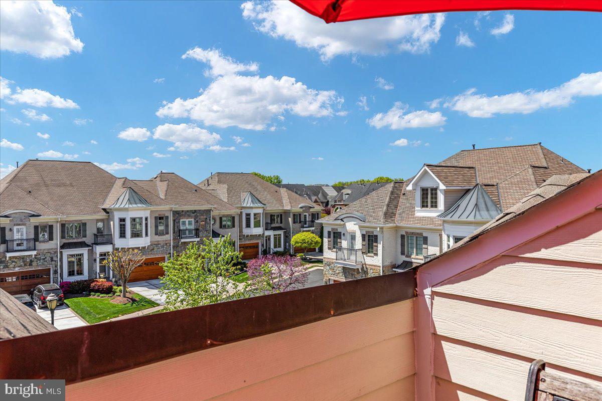 18345 Fairway Oaks Sq