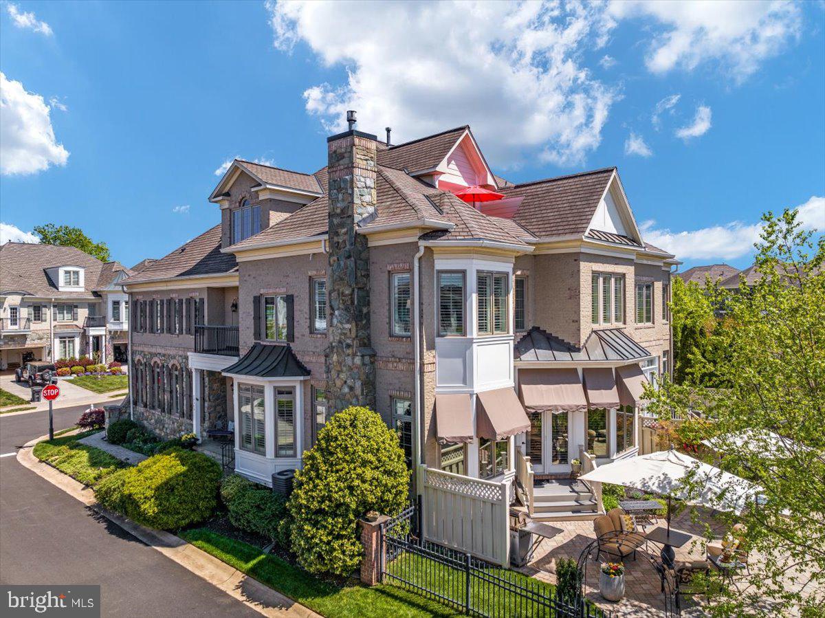 18345 Fairway Oaks Sq