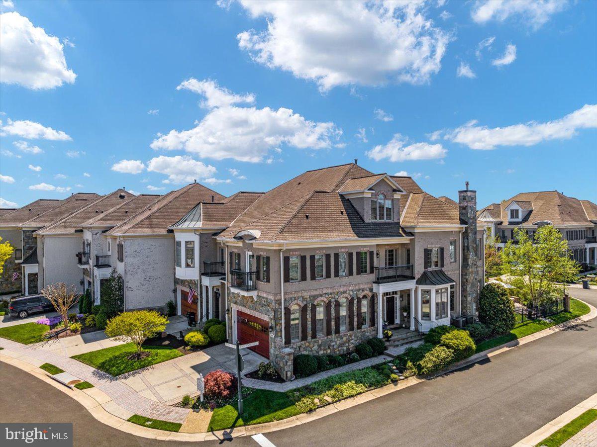 18345 Fairway Oaks Sq