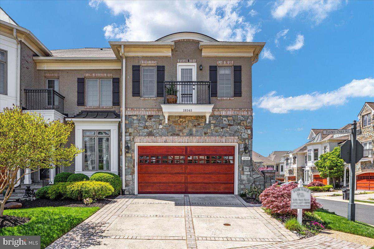 18345 Fairway Oaks Sq