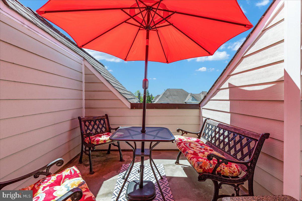 18345 Fairway Oaks Sq