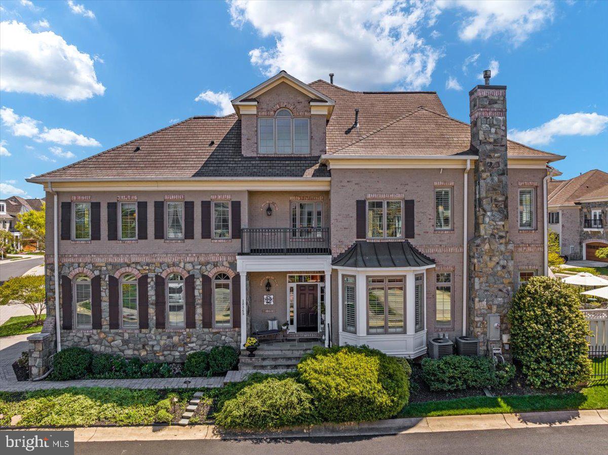 18345 Fairway Oaks Sq