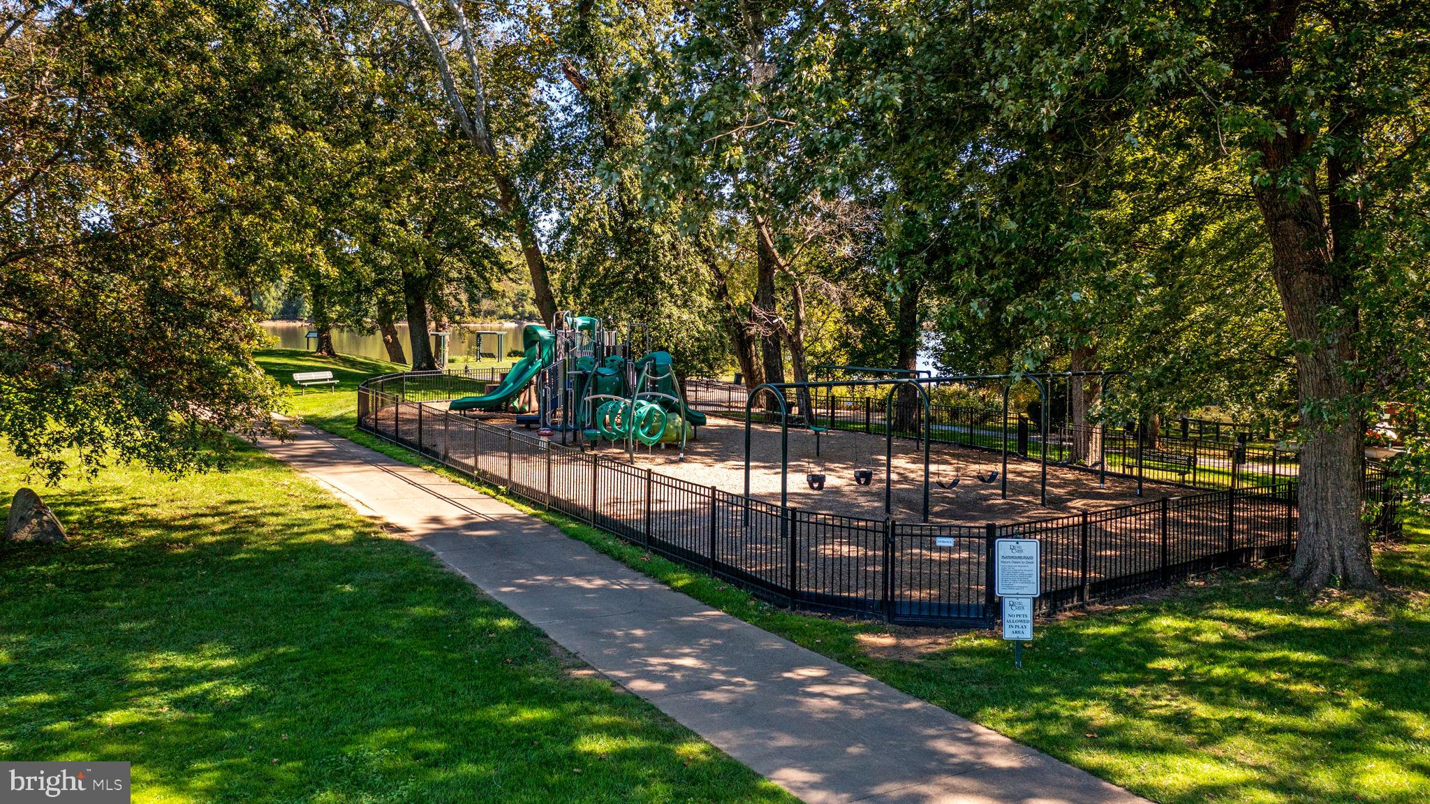 18345 Fairway Oaks Sq