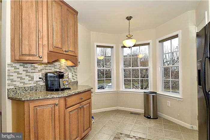 208 Hackley Ct