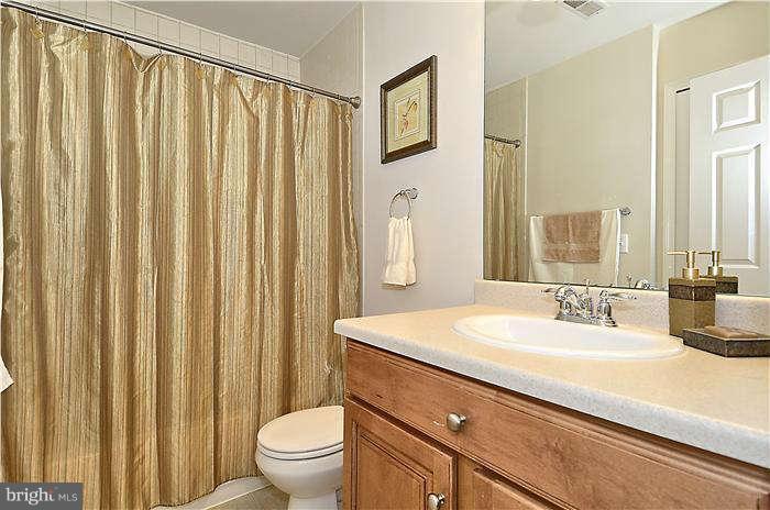 208 Hackley Ct
