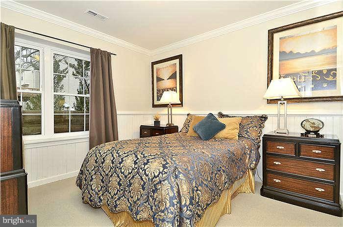 208 Hackley Ct