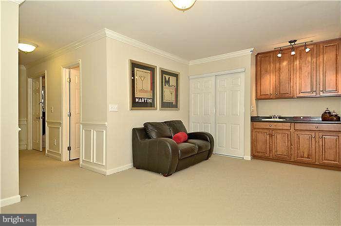 208 Hackley Ct