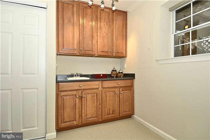 208 Hackley Ct