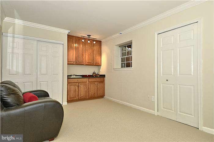 208 Hackley Ct