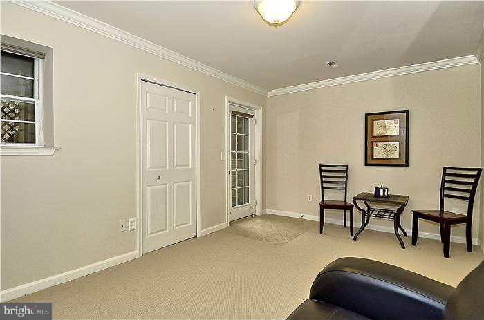 208 Hackley Ct