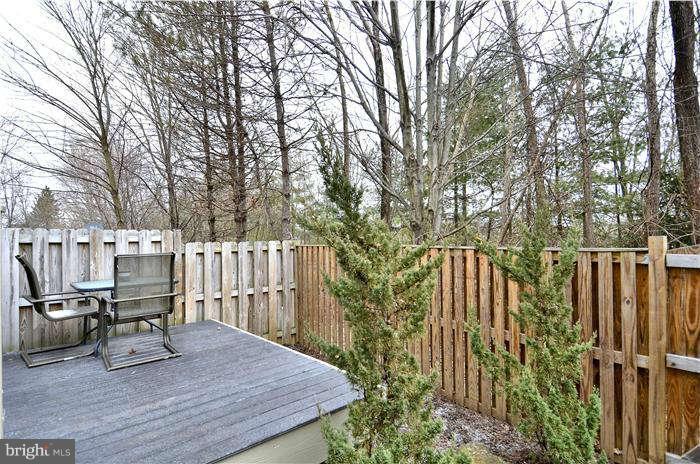 208 Hackley Ct