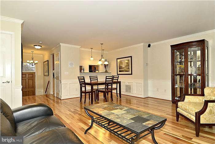 208 Hackley Ct