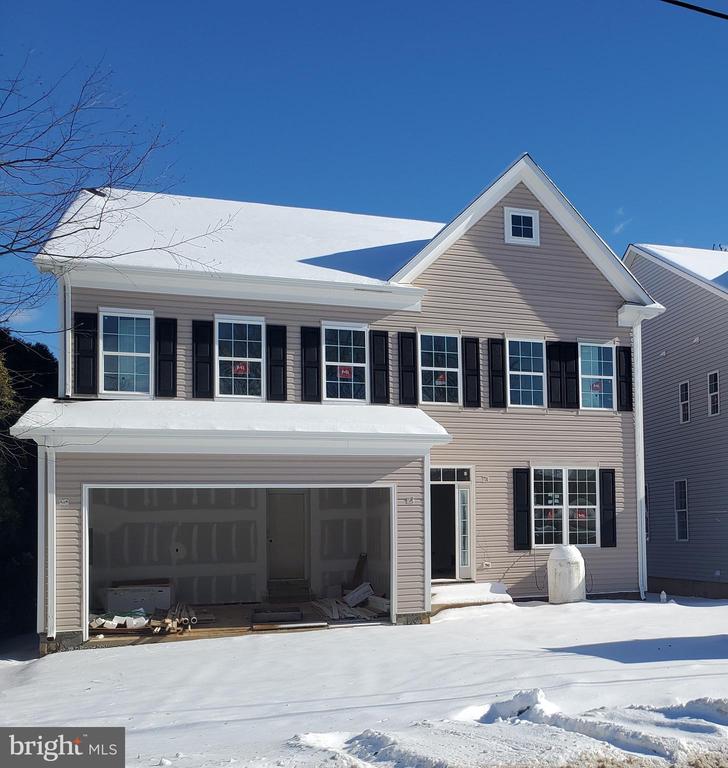 210 CATOCTIN CIRCLE NE