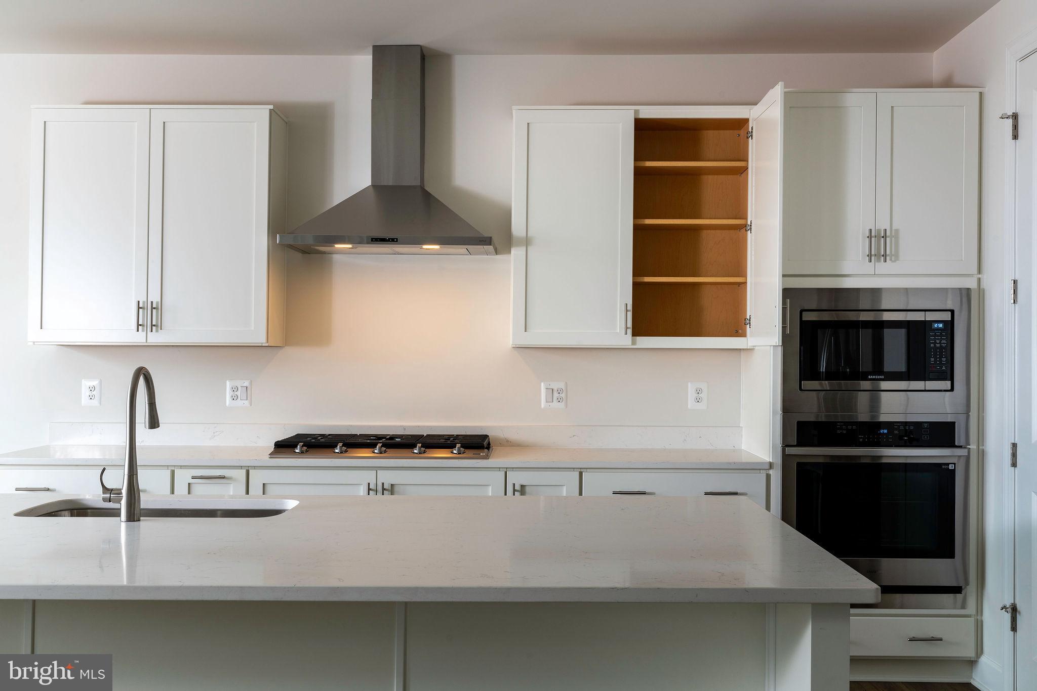 43044 Greeley Sq