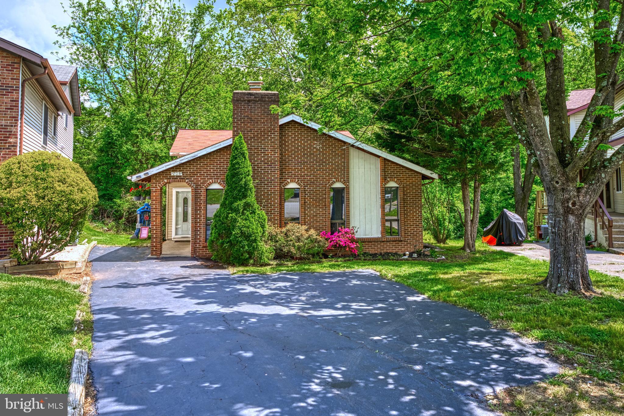206 Keyes Ct