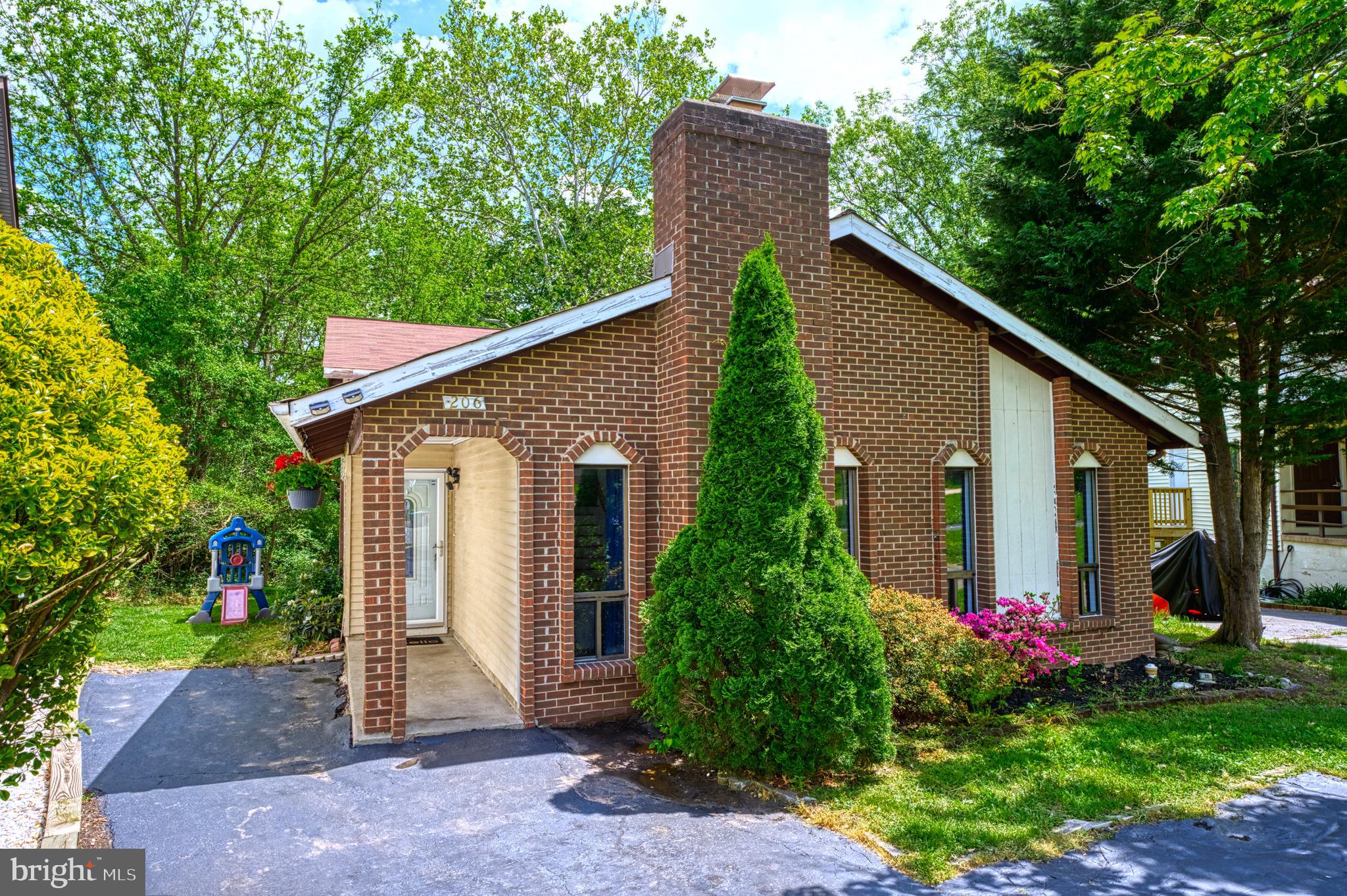 206 Keyes Ct