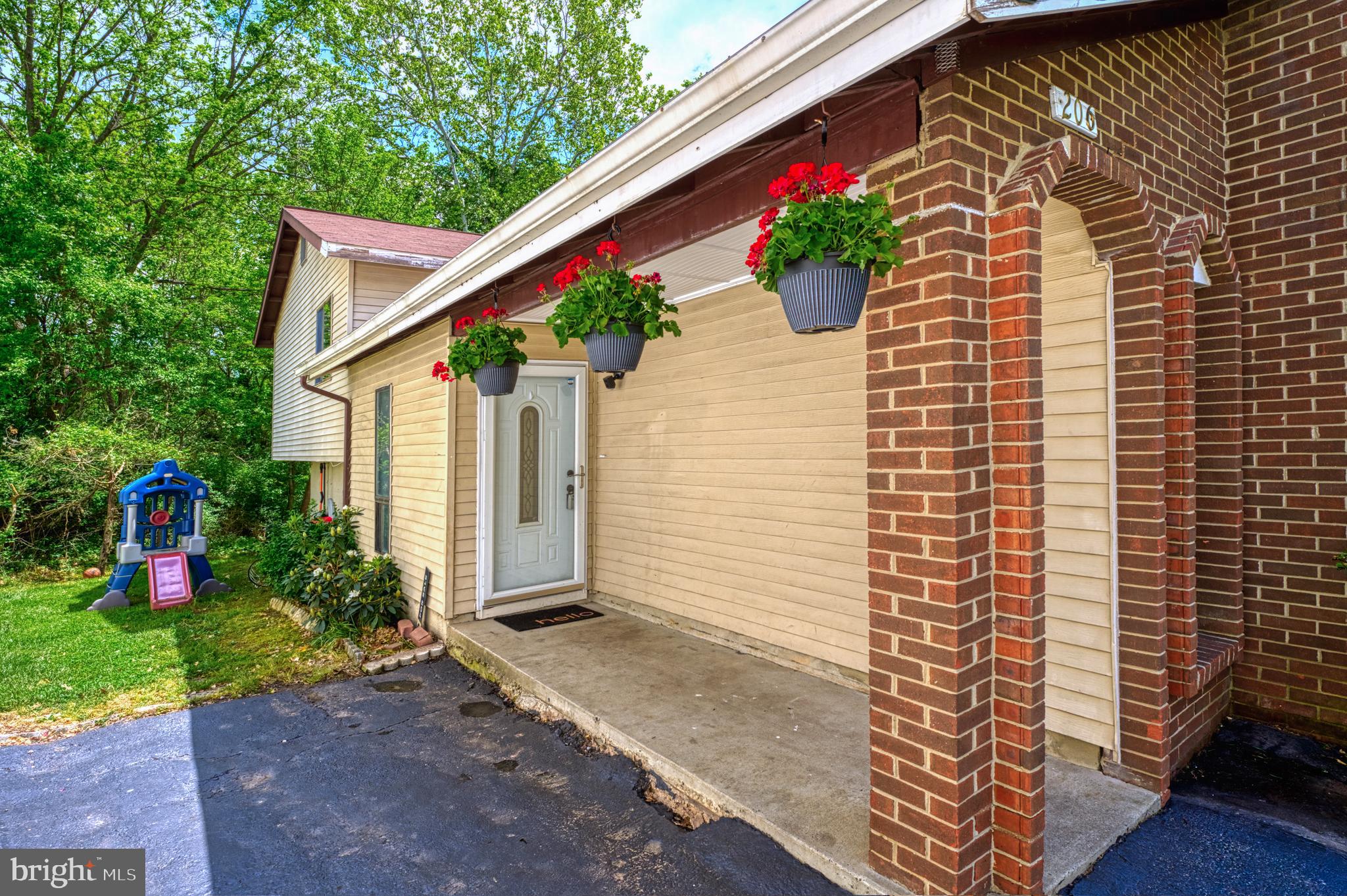 206 Keyes Ct