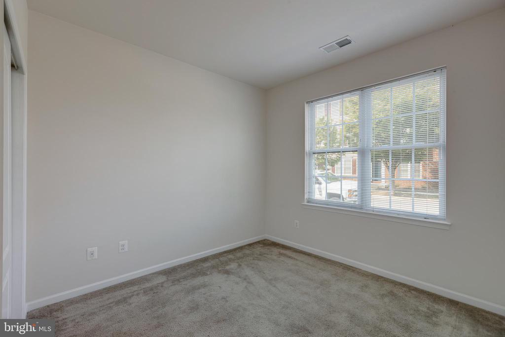 42823 Eggleston Ter