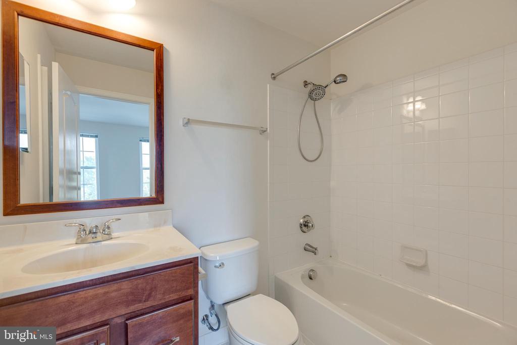 42823 Eggleston Ter