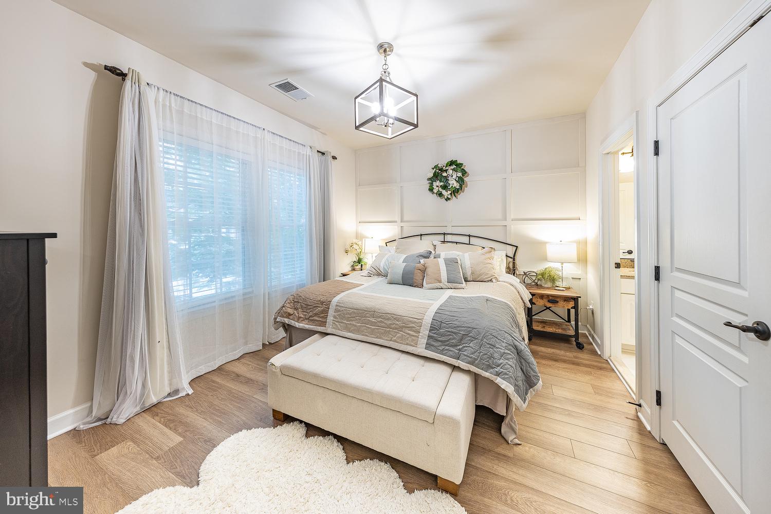 24946 Bannockburn Ter