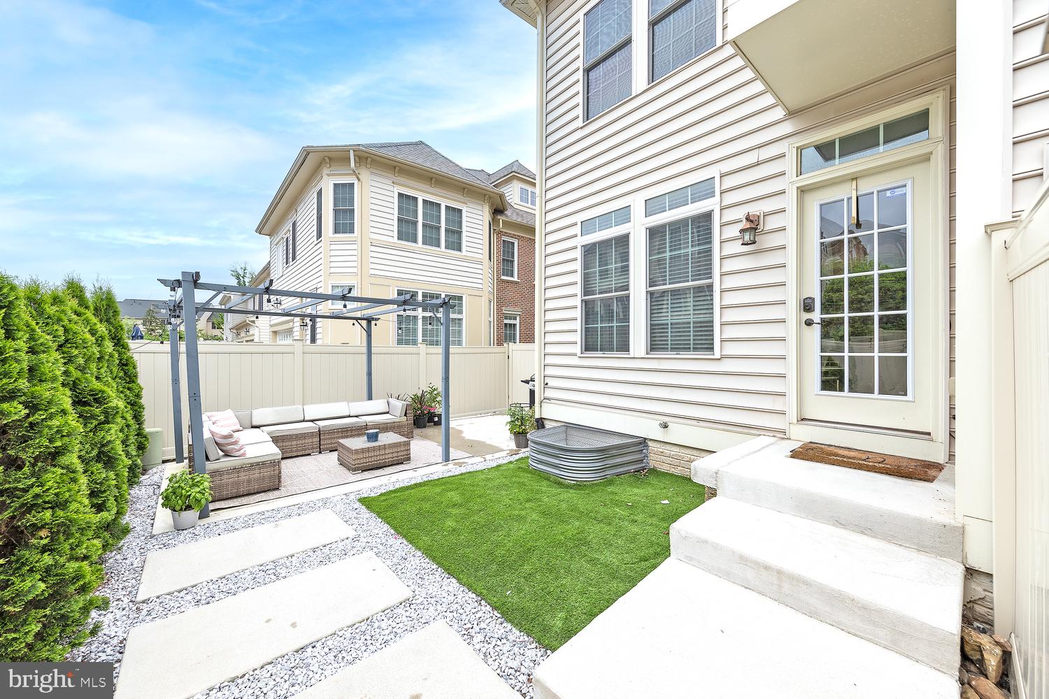 24946 Bannockburn Ter