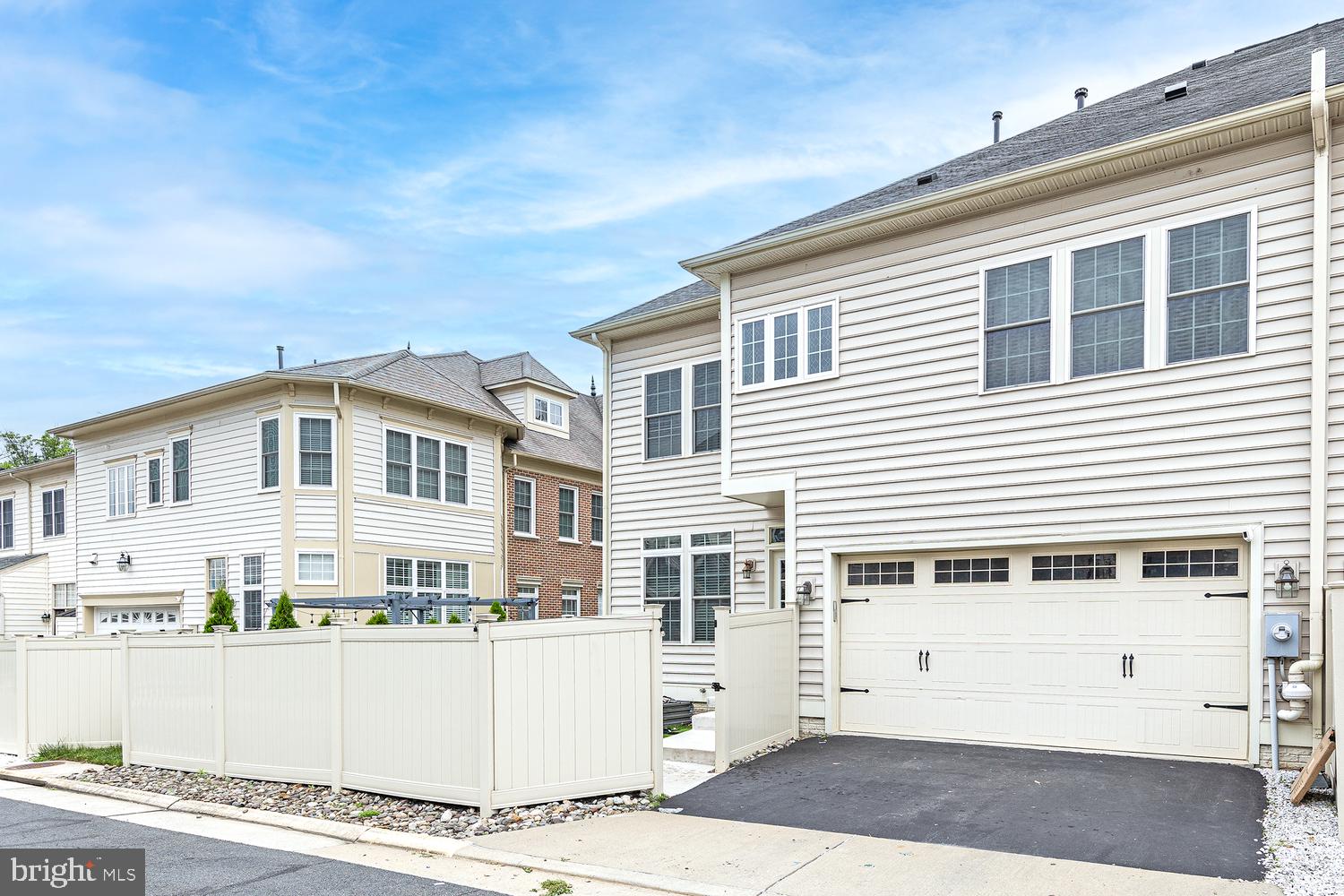 24946 Bannockburn Ter