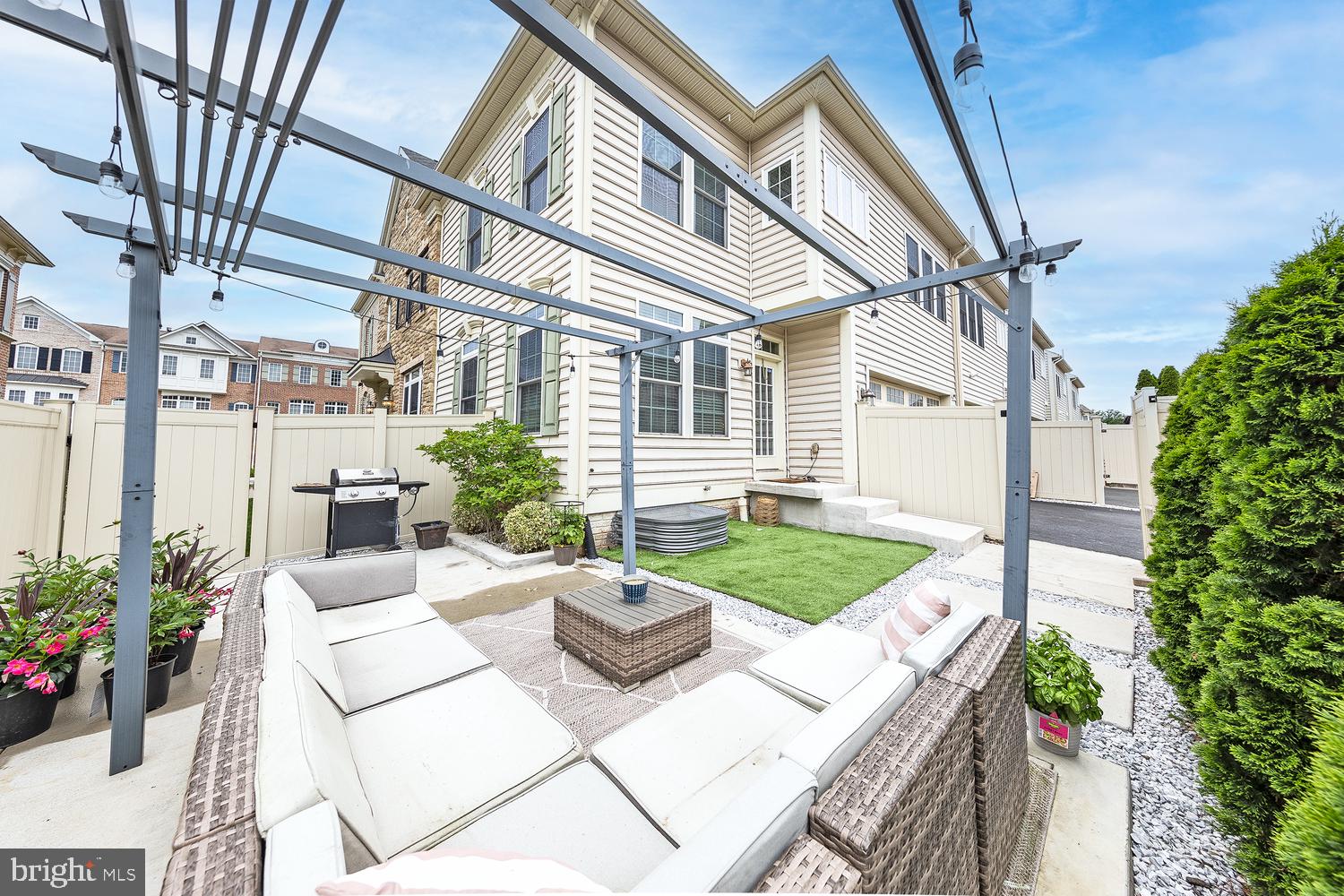 24946 Bannockburn Ter