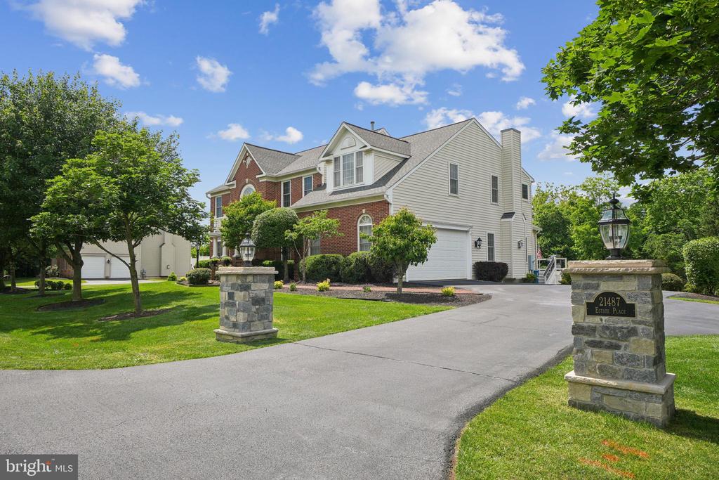21487 Estate Pl