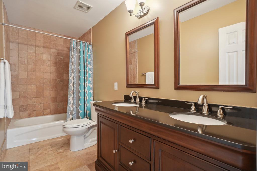 21487 Estate Pl