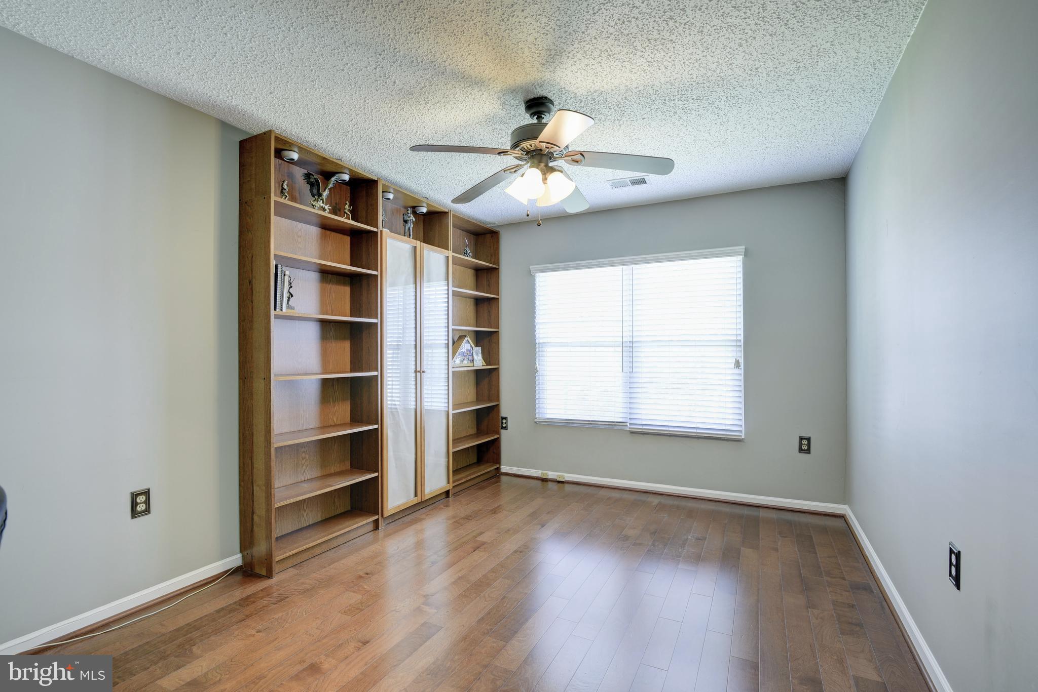342 Foxridge Dr SW