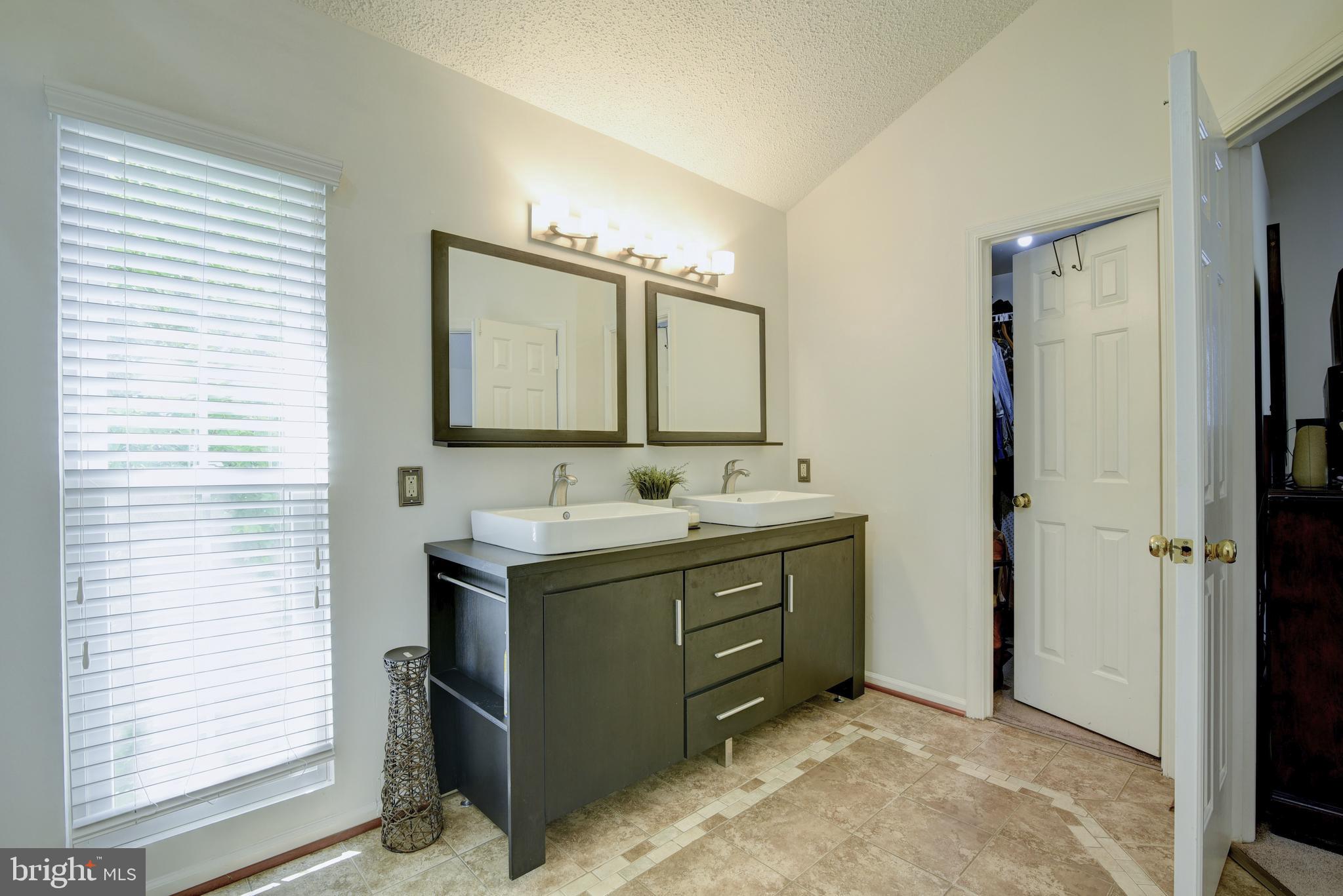 342 Foxridge Dr SW