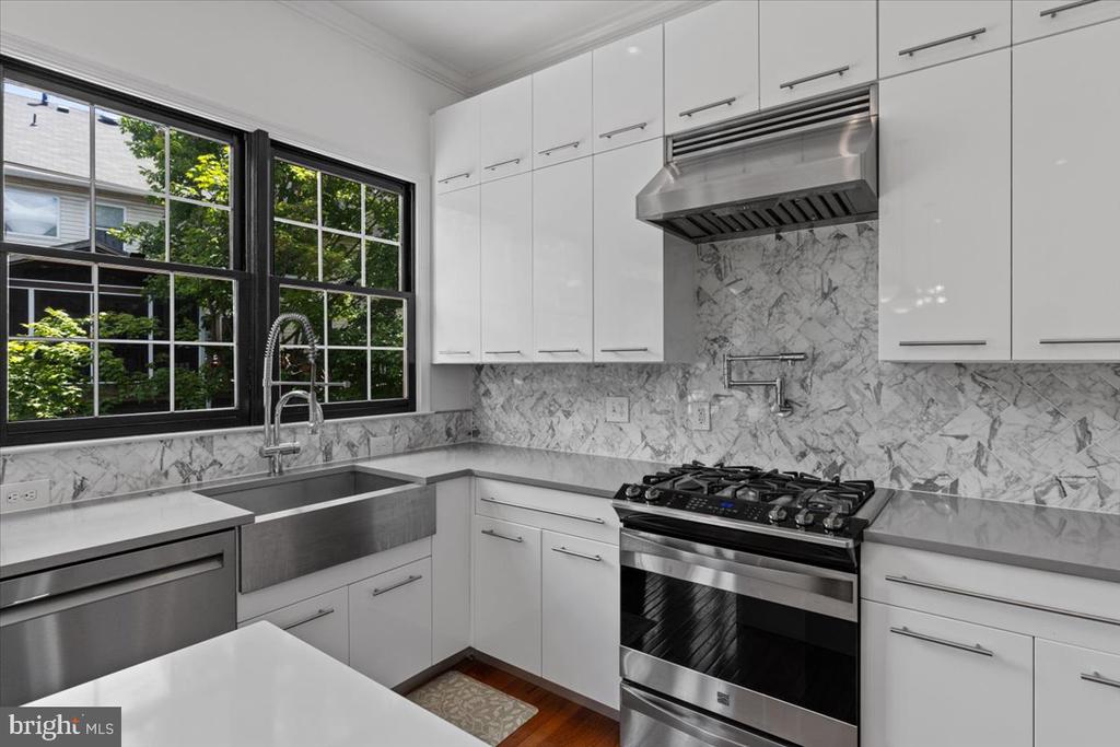 47695 Whirlpool Sq