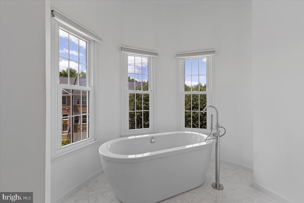 47695 Whirlpool Sq