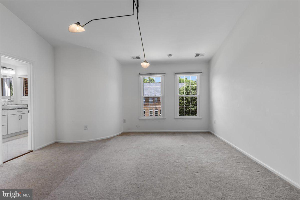 47695 Whirlpool Sq